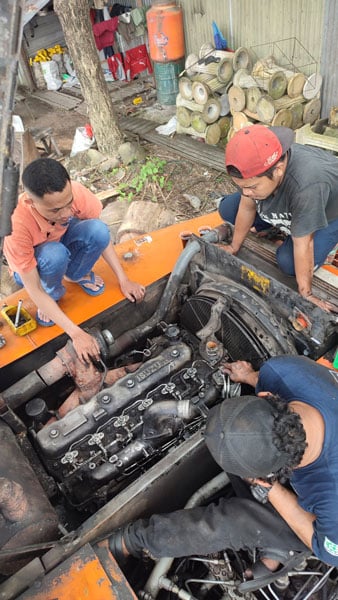 Service Mesin Alat Berat - CV. Ikkou Indonesia